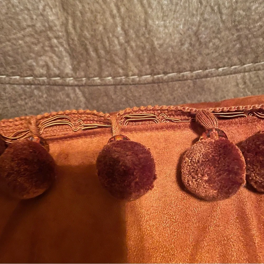 ⚡️ Decorative Pillow - 16”x16” - Rust colored -Faux Suede -Tasseled Pom trim